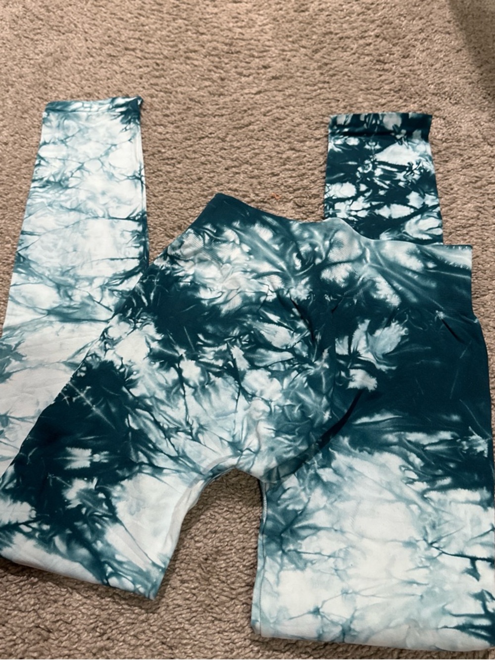 THREE PAIRS of Tie-Dye stretchy seamless Leggings + one Matching teal sports bra